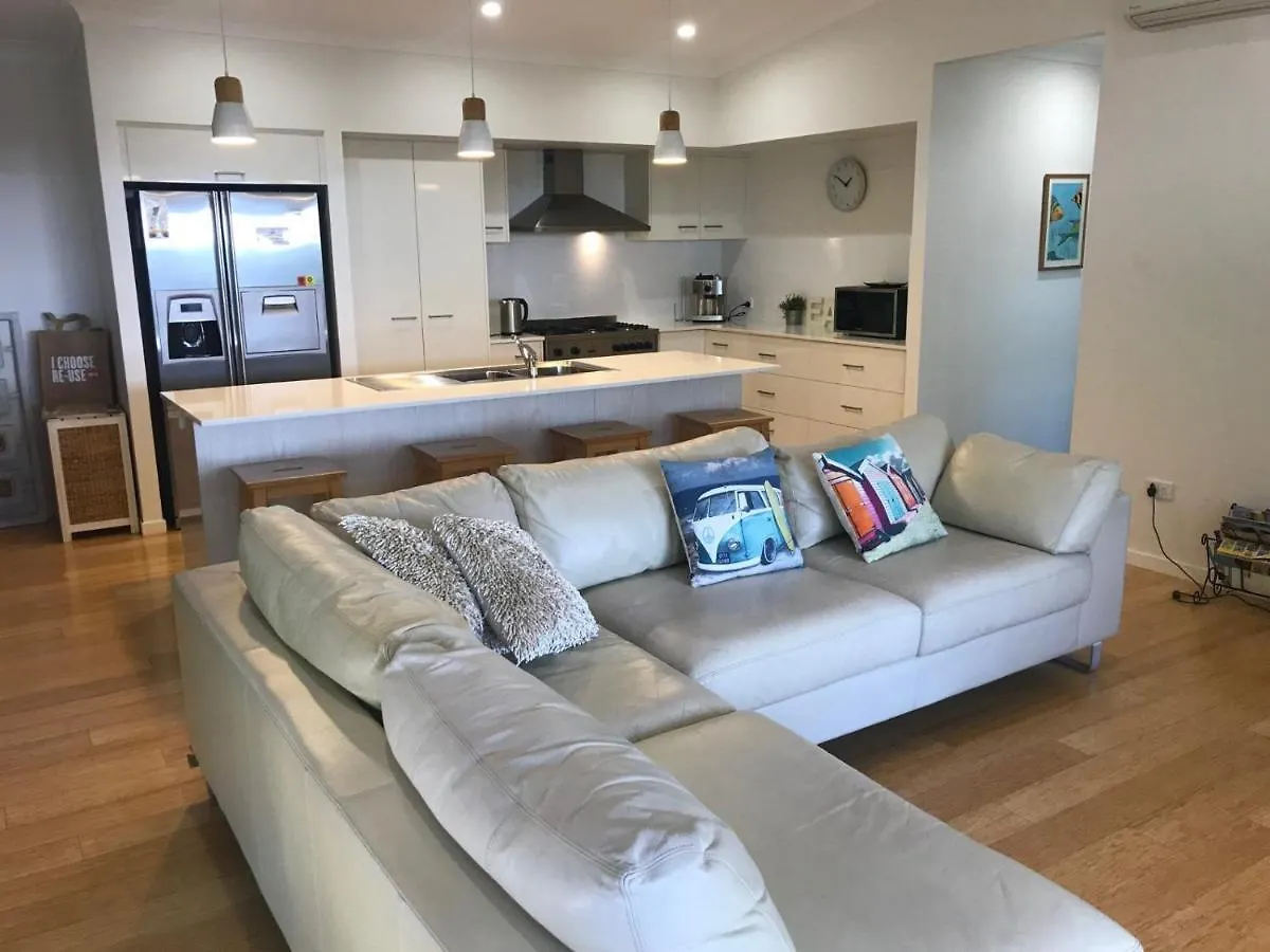 15 Esprit Drive Rainbow Shores Рэйнбоу-Бич